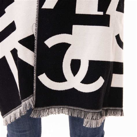 echarpe chanel noir et blanc|Foulards Chanel femme occasion .